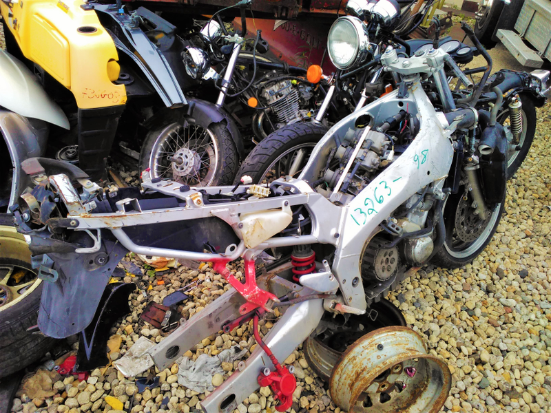 Illustration for article titled My Junkyard Hunting Pic Dump